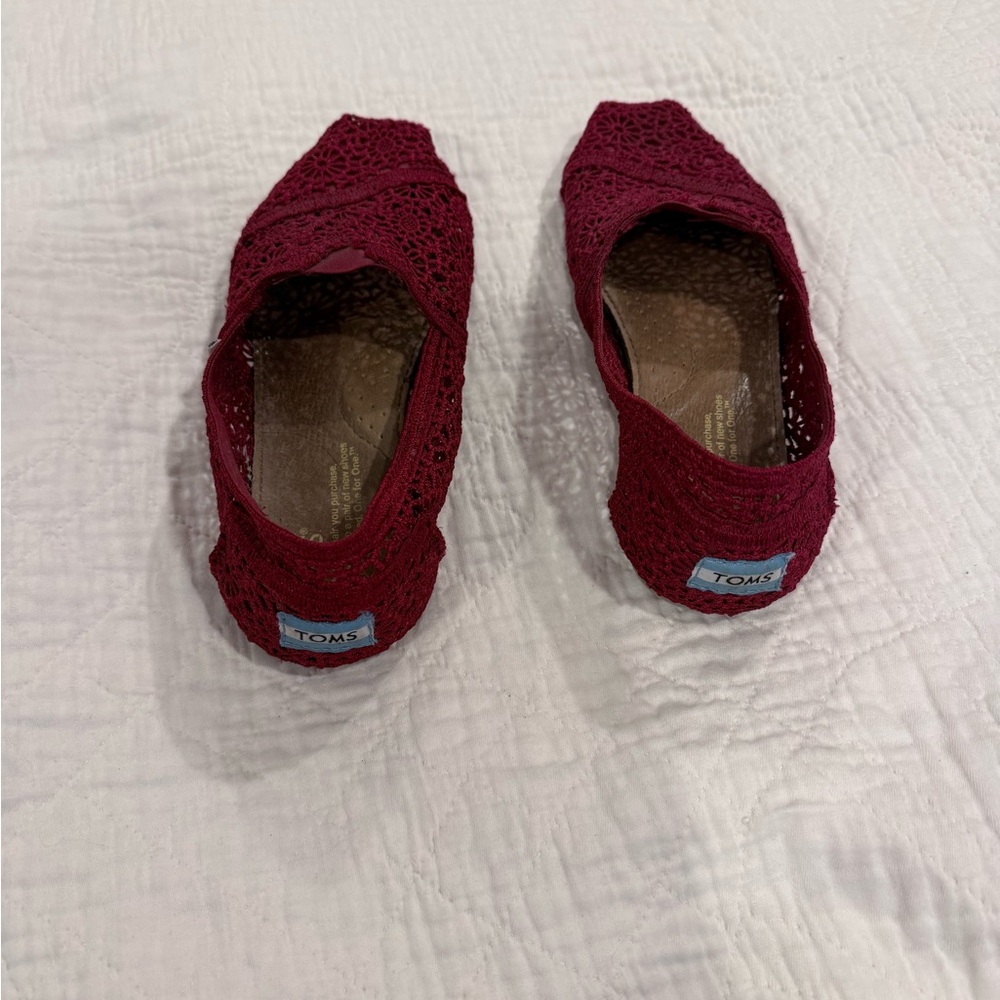 TOMS red Crochet Slippers women’s size 7